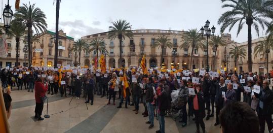 Centenars de persones es manifesten a Vilanova contra la persecució judicial i policial als CDR. CDR VNG