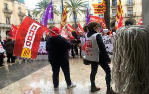 Concentració a la plaça de la Vila de Vilanova amb motiu del Dia Internacional de la Dona