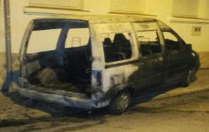 Cremen diversos vehicles i contenidors a la zona oest de Vilafranca del Penedès. EIX