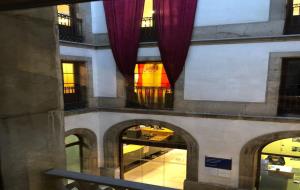 Cs denuncia coaccions de l'alcaldessa de Vilanova per tapar-li les banderes del balcó del seu despatx