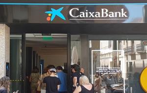 Cues a la sucursal de CaixaBank a Vilanova i la Geltrú. Maria Pau Munuera Pérez