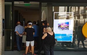 Cues a la sucursal de CaixaBank a Vilanova i la Geltrú