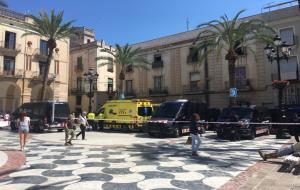 Desallotgen les tres finques ocupades a la plaça de la Vila de Vilanova i la Geltrú