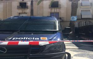 Desallotgen les tres finques ocupades a la plaça de la Vila de Vilanova i la Geltrú