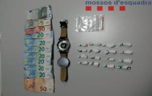 Detall de la droga requisada pels Mossos d'Esquadra a un veí de Sitges durant el dispositiu de seguretat de la Festa Major . Mossos d'Esquadra