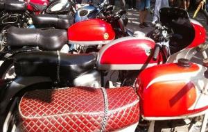 Detenen quatre menors a Vilanova per robar quatre motos clàssiques. EIX