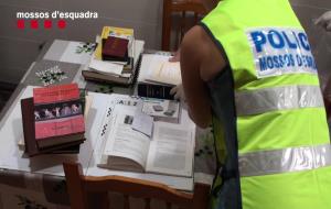 Detingudes tres persones per un delicte d'espoli en jaciments arqueològics del Penedès