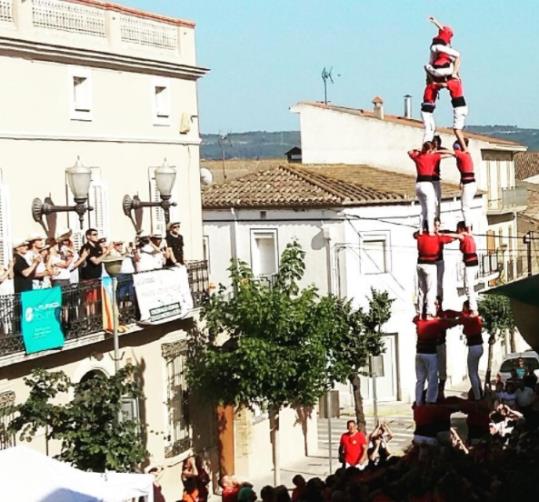 Diada castellera de la Granada . Ajuntament de la Granada