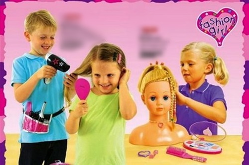 El CAC denuncia que l'11% dels anuncis de joguines mostren nenes preocupades pel seu aspecte físic. EIX