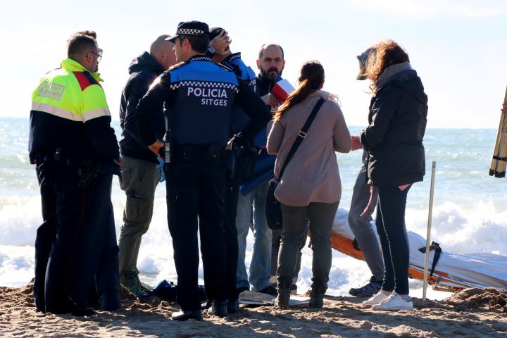 El cadàver trobat a la platja de les Botigues de Sitges és el de l’home que va desaparèixer dimecres a Garraf. ACN