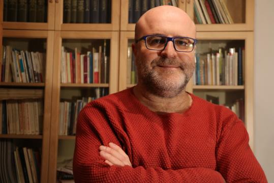 El filòleg i periodista vilanoví Xavier Brotons dirigeix la primera enciclopèdia exclusiva del món casteller. ACN