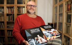 El filòleg i periodista vilanoví Xavier Brotons dirigeix la primera enciclopèdia exclusiva del món casteller