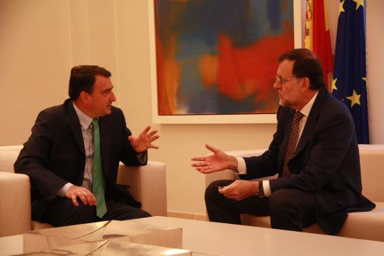 El líder del PP, Mariano Rajoy, i el portaveu del PNB al Congrés, Aitor Esteban. ACN