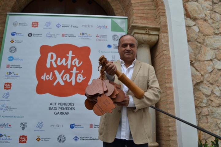 El president de la DO Penedès, Josep Maria Albet i Noya, és el nou ambaixador de la Ruta del Xató. Ajuntament de Sitges