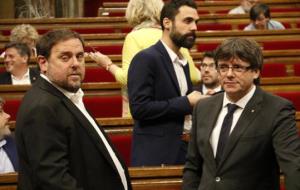 El president de la Generalitat, Carles Puigdemont, i el vicepresident, Oriol Junqueras, durant el ple del Parlament del 26 de juliol de 2017. ACN