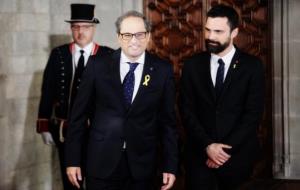 El president de la Generalitat, Quim Torra, acompanyat del president del Parlament, Roger Torrent, durant la cerimònia de la presa de possessió . ACN
