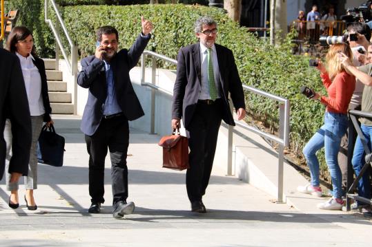 El president de l'ANC, Jordi Sànchez, sortint de l'Audiència Nacional el 16 d'octubre de 2017. ACN