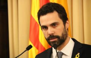 El president del Parlament, Roger Torrent, durant una declaració a la sala de conferències de la cambra, el 22 de gener de 2018. ACN