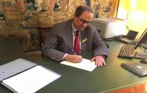 El president Torra signa el decret de nomenament dels nous membres del Consell Executiu, el 19 de maig del 2018. ACN