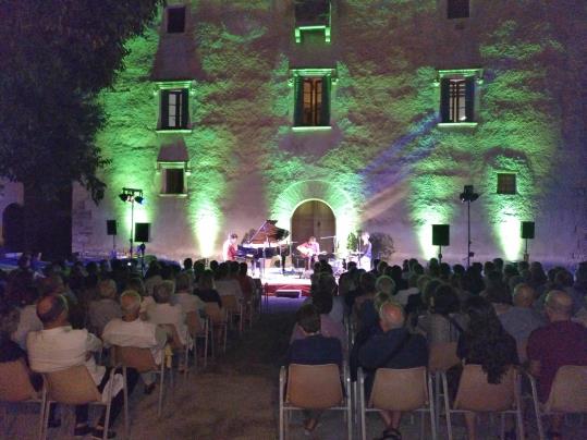 El primer concert del XVI Festival de Música a les Vinyes a Subirats va ser un èxit de públic. EIX