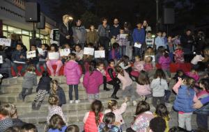 El Servei d’Intervenció Socioeducativa (SIS) de Sitges omple la plaça Catalunya en la seva festa inaugural