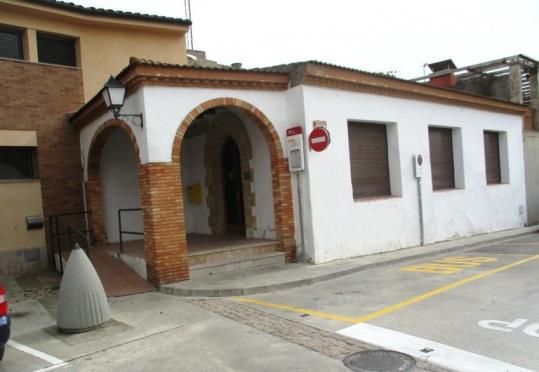 El veïnat d'Olèrdola decideix destinar l'edifici de Correus de Moja a Local per a Joves i a Sala d’Estudi i Biblioteca. Ajuntament d'Olèrdola