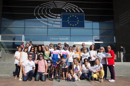 El vilanoví Jorge Rodríguez aconsegueix el repte d'anar en bicicleta a Brussel·les per visibilitzar la diabetis tipus 1. EIX