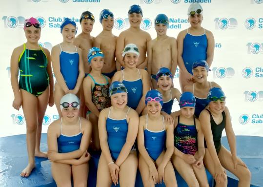 Els benjamins del Club Natació Sitges a Sabadell. Eix