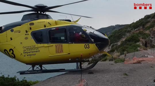 Els bombers rescaten un escalador de 26 anys a Sitges. Bombers