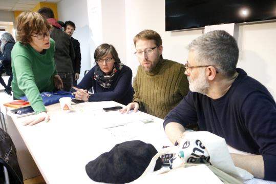 Els diputats de la CUP Vidal Aragonès i Carles Riera, amb les exdiputades Mireia Boya i Eulàlia Reguant, a la reunió del Consell Polític de la CUP. AC