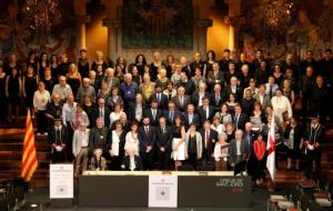Els guardonats amb les Creus de Sant Jordi 2018, acompanyats del president de la Generalitat, Quim Torra, i el president del Parlament, Roger Torrent