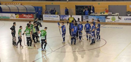 Els jugadors del Cafès Novell Vilafranca, saludant al final del partit d'Alcobendas . Eix