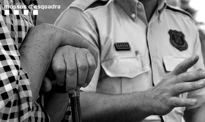 Els Mossos alerten d'una estafa que reclama diners per alliberar un familiar detingut per la policia. Mossos d'Esquadra