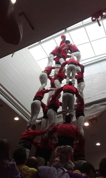 Els Xicots descarreguen la segona torre de 7, en una remullada diada del Firal. Xicots de Vilafranca