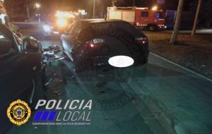 En estat crític una noia de 19 anys que circulava asseguda al capó d’un cotxe al Vendrell