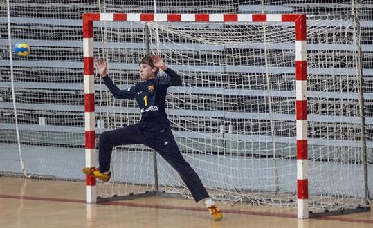 Eric Lubiano defensant la porteria del FC Barcelona. Eix