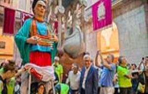 Estrena de Frida, la primera geganta adaptada, obra de la vilafranquina Dolors Sans