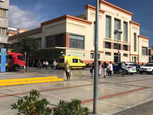 Explosió al transformador elèctric de la plaça del Mercat de Vilanova. Policia local de Vilanova