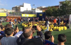 Fervor per Ronaldinho i Carles Puyol a Les Roquetes a la inauguració del Cruyff Court 