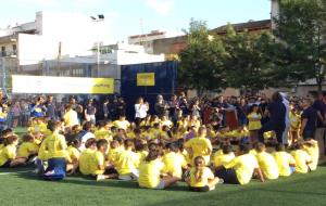 Fervor per Ronaldinho i Carles Puyol a Les Roquetes a la inauguració del Cruyff Court 