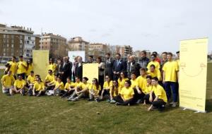 Foto de família al Parc Central d'Igualada de la presentació del Dia Mundial de l'Activitat Física 2018. ACN