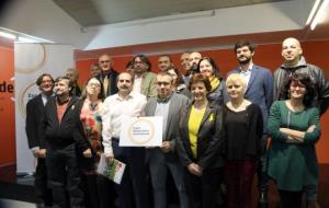 Foto de grup dels representants dels sindicats, associacions i entitats que integren l'Espai Democràcia i Convivència, el 27 de març de 2018. ACN