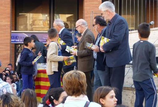 Imatge d'arxiu de l'entrega de premis del Concurs Literari Sant Jordi. Ajt. Vendrell