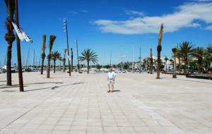 Imatge de la remodelada Plaça del Port. Eix