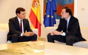 Imatge de la reunió entre Mariano Rajoy i el líder de Cs, Albert Rivera, a la Moncloa, el 2 d'octubre de 2017. ACN