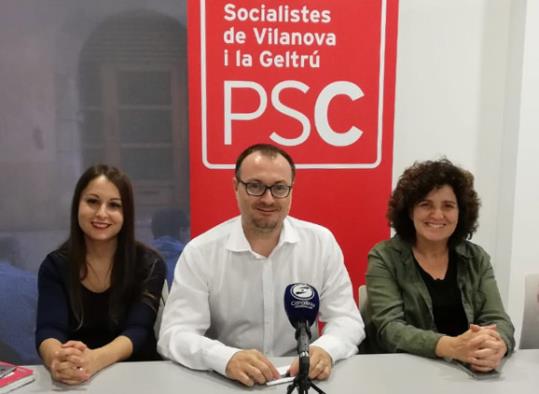 Imatge de la roda de premsa dels regidors del PSC de Vilanova. Eix