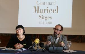 Imatge de l'alcalde de Sitges, Miquel Forns, i la directora de Museus de Sitges, Vinyet Panyella, durant la presentació del Centenari de Maricel. ACN