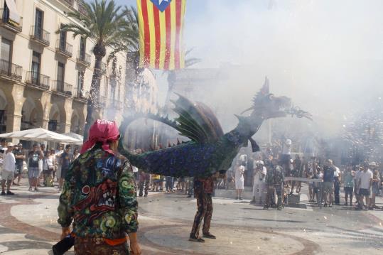 Imatge del cercavila de Festa Major a la plaça de la Vila. Joan Maria Gibert