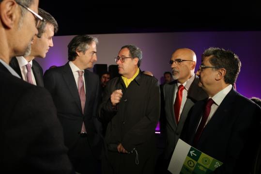 Imatge del ministre de Foment, Íñigo de la Serna, acompanyat del delegat del govern espanyol i altres personalitats aquest dimarts 6 de febrer al Prat