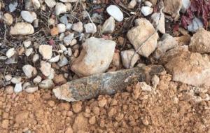 Imatge d'un projectil trobat al mes de juliol a la zona de la Plana Est a Sitges. Policia local de Sitges